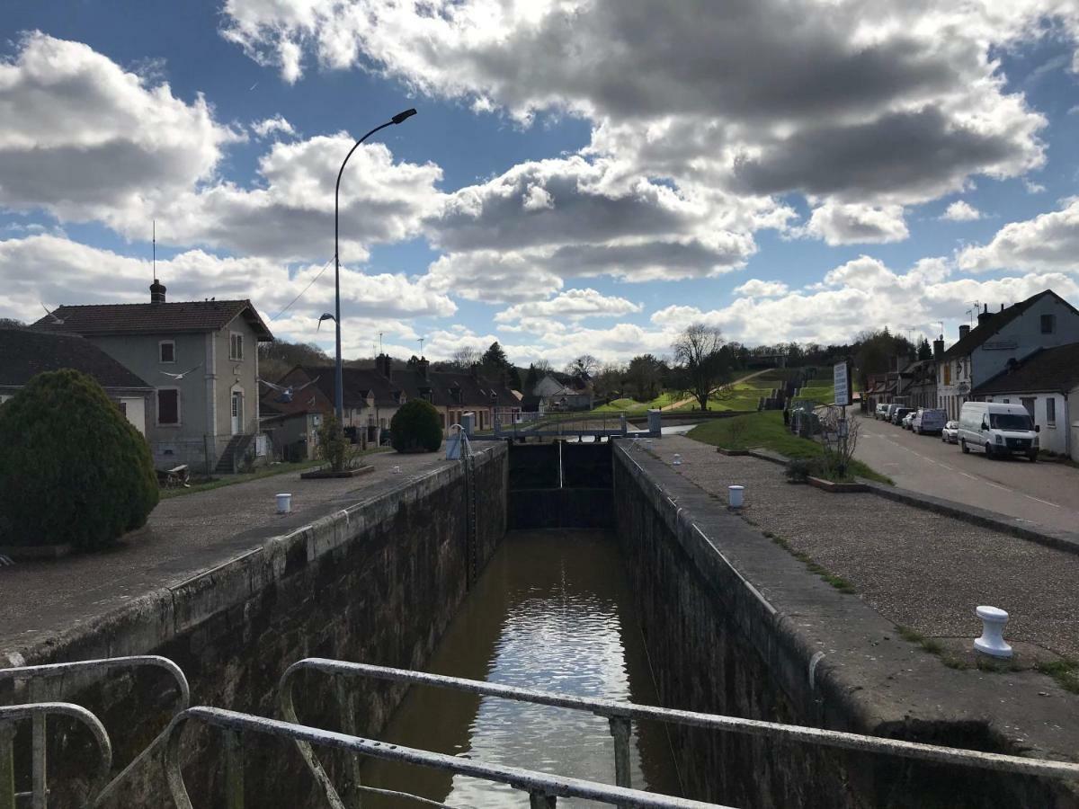 Les Lodges Du Canal Vue Sur Le Canal Rogny المظهر الخارجي الصورة